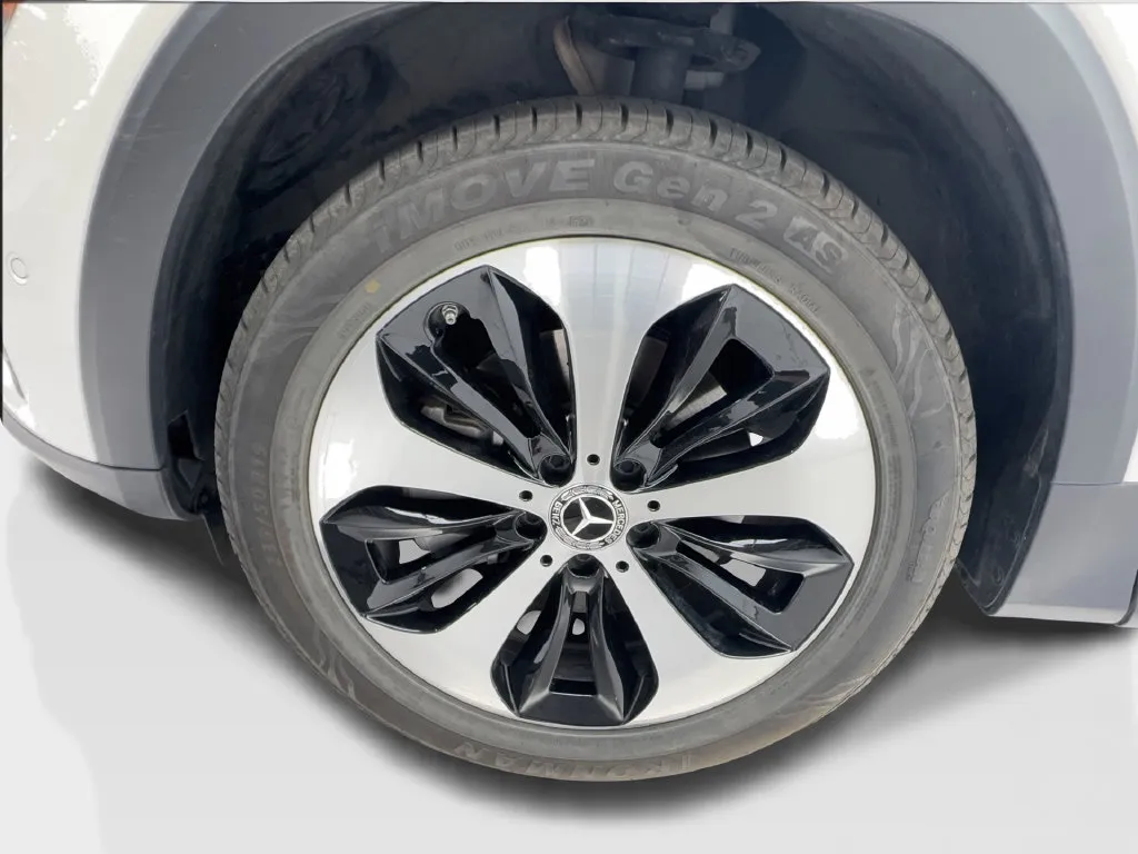 Mercedes-Benz GLB photo 14