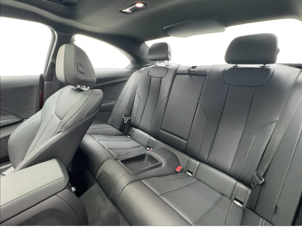 BMW 2 Series photo 26