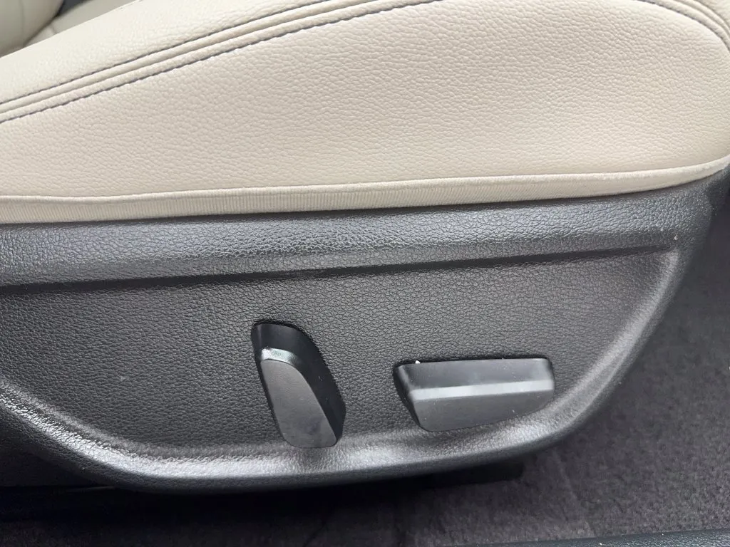 Genesis G70 photo 32