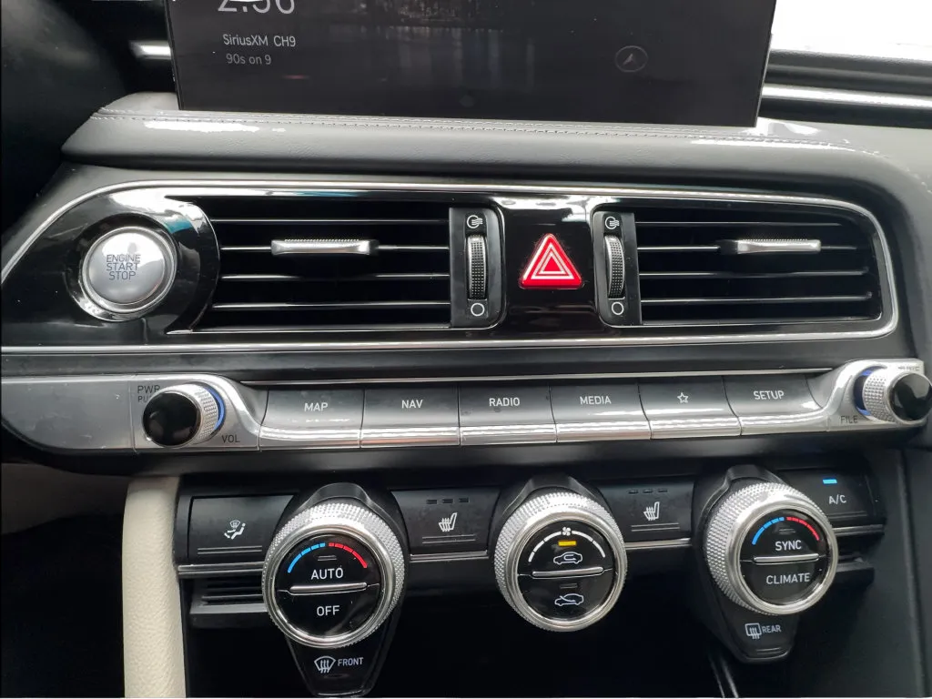 Genesis G70 photo 46