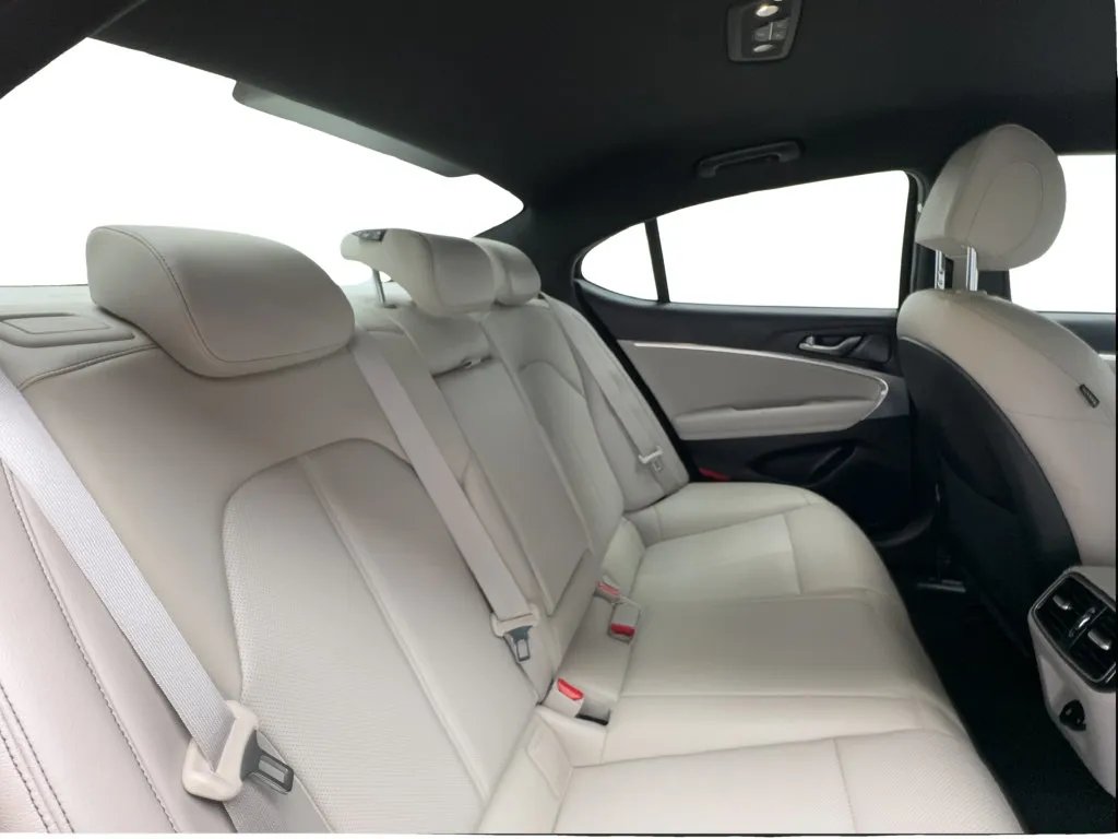 Genesis G70 photo 28