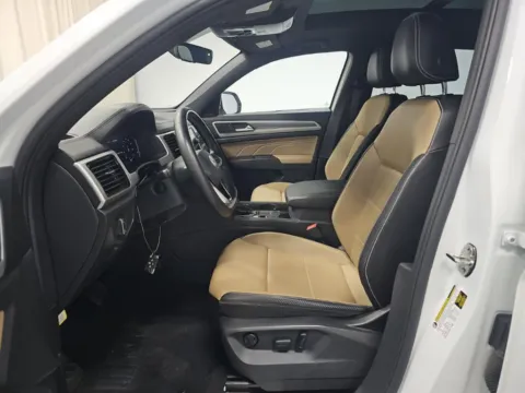 More photos of 2022 Volkswagen Atlas Cross Sport 3.6L V6 SE w/Technology at Autos of Dallas - Plano, TX