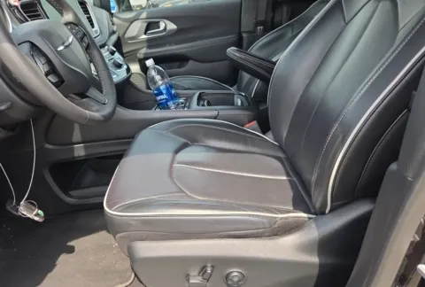 More photos of 2025 Chrysler Pacifica Limited at Autos of Dallas - Plano, TX