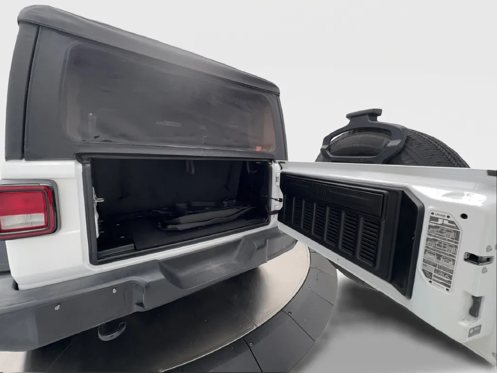 Jeep Wrangler photo 18