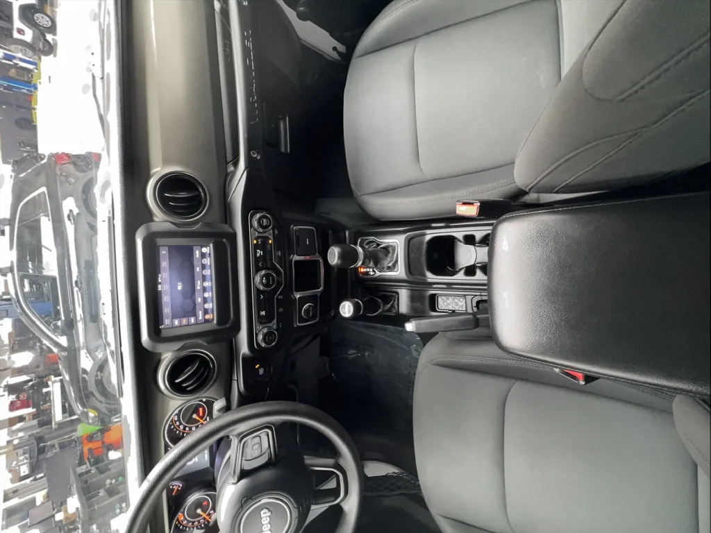 Jeep Wrangler photo 36