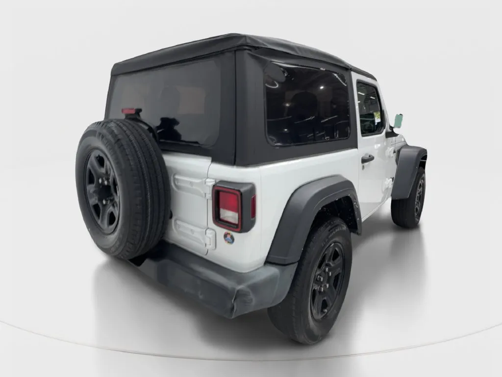 Jeep Wrangler photo 8
