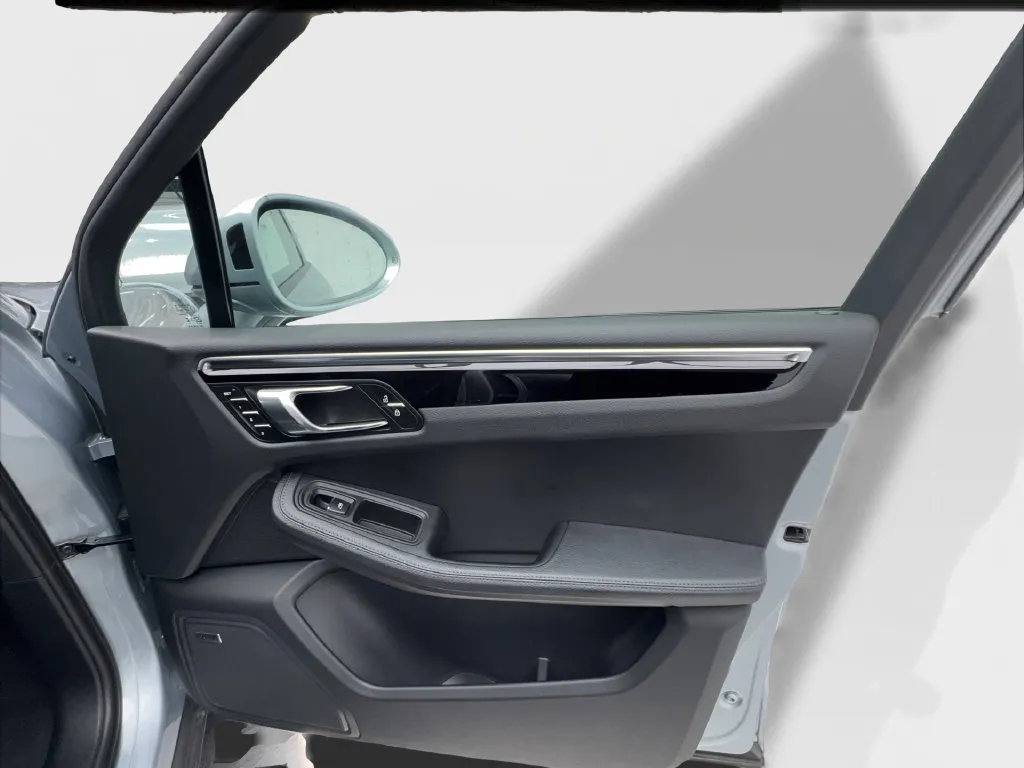 Porsche Macan photo 35