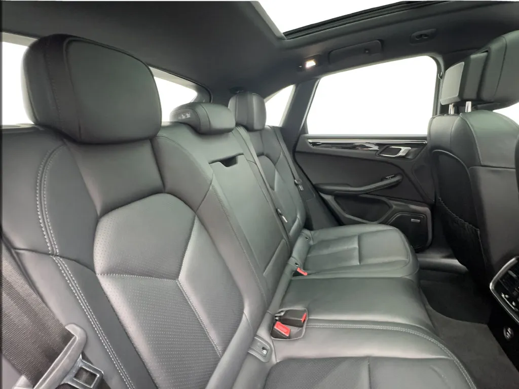 Porsche Macan photo 29