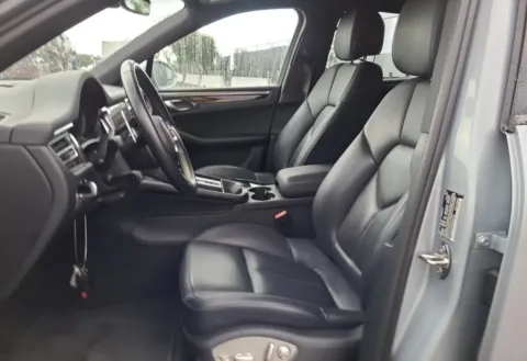 More photos of 2024 Porsche Macan at Autos of Dallas - Plano, TX