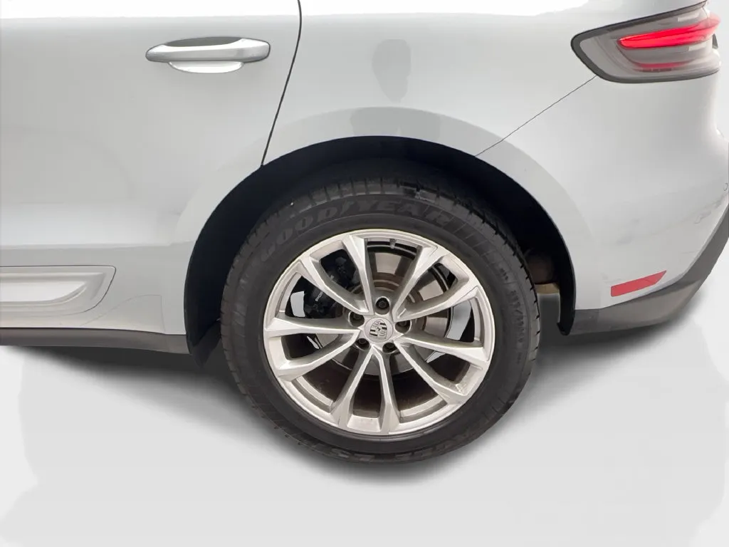 Porsche Macan photo 14