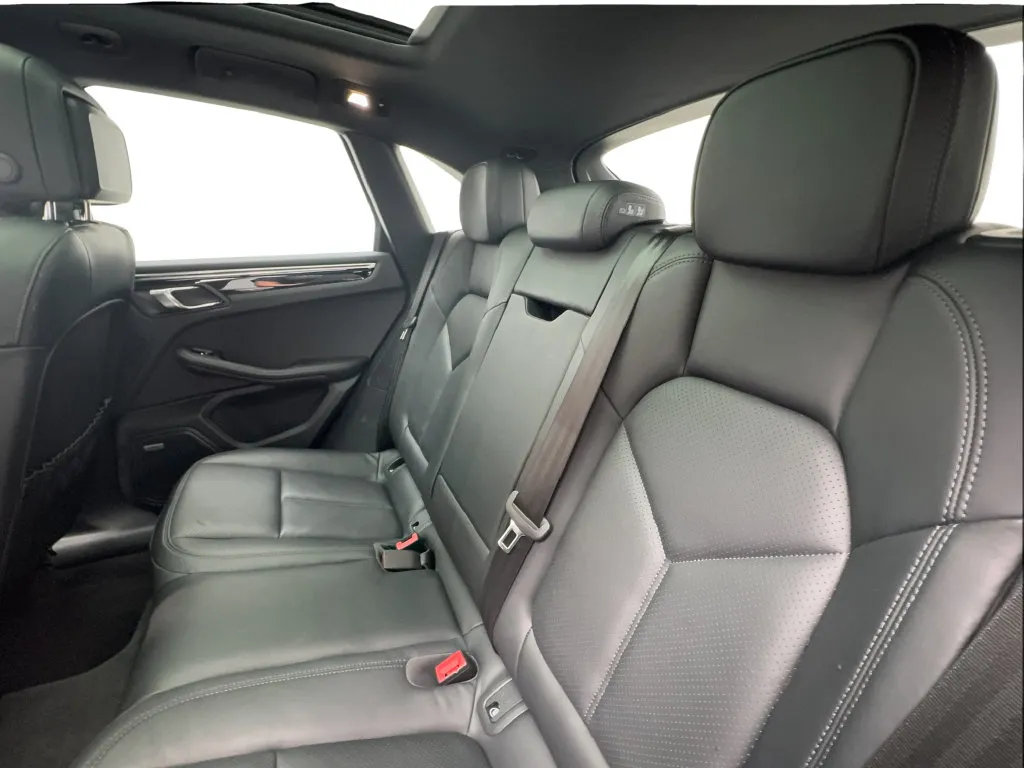 Porsche Macan photo 27