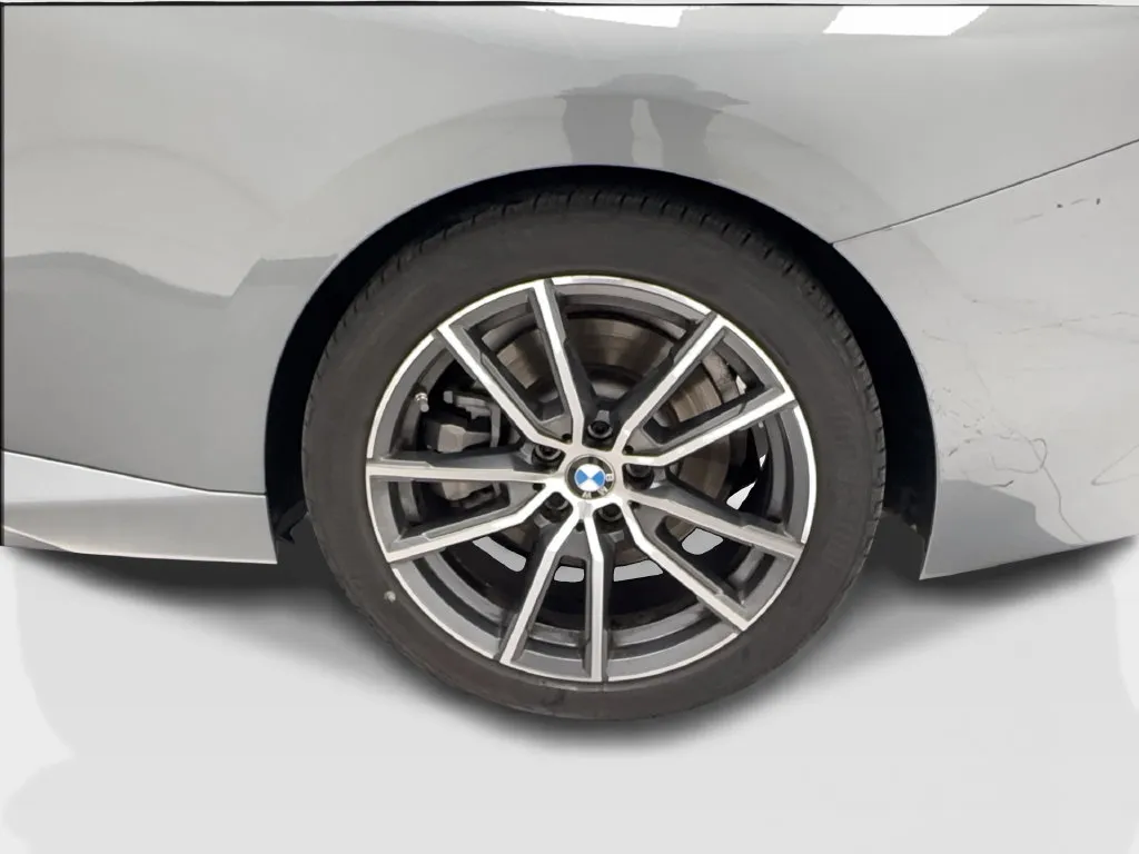 BMW 2 Series photo 7