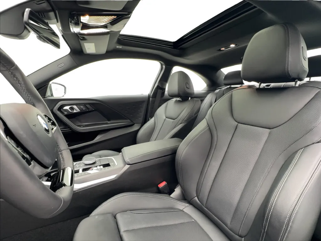 BMW 2 Series photo 18