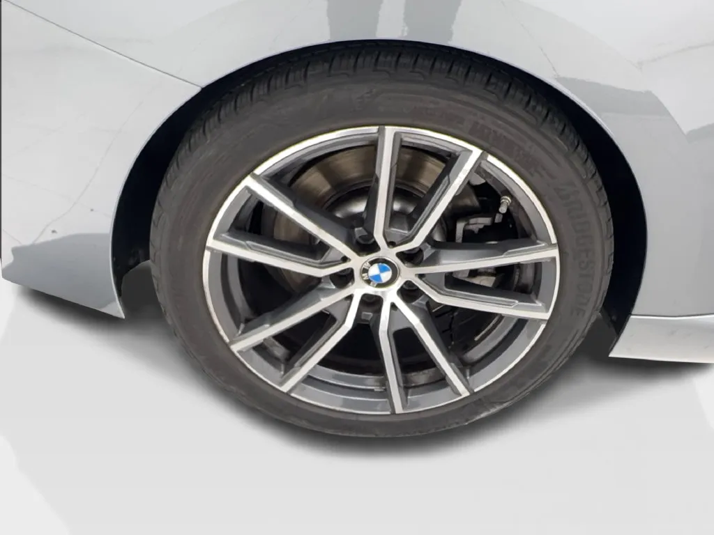 BMW 2 Series photo 11
