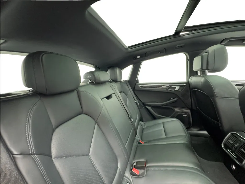 Porsche Macan photo 29