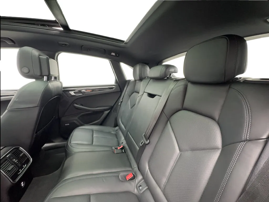 Porsche Macan photo 27