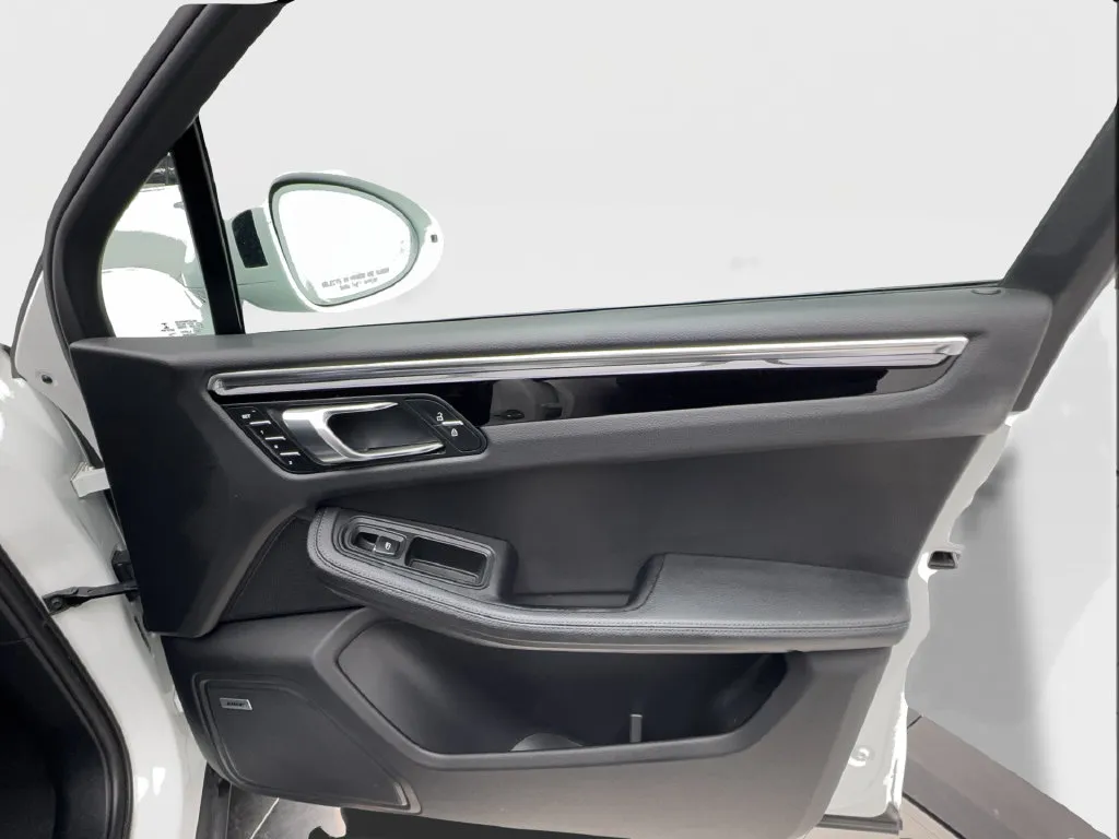 Porsche Macan photo 36