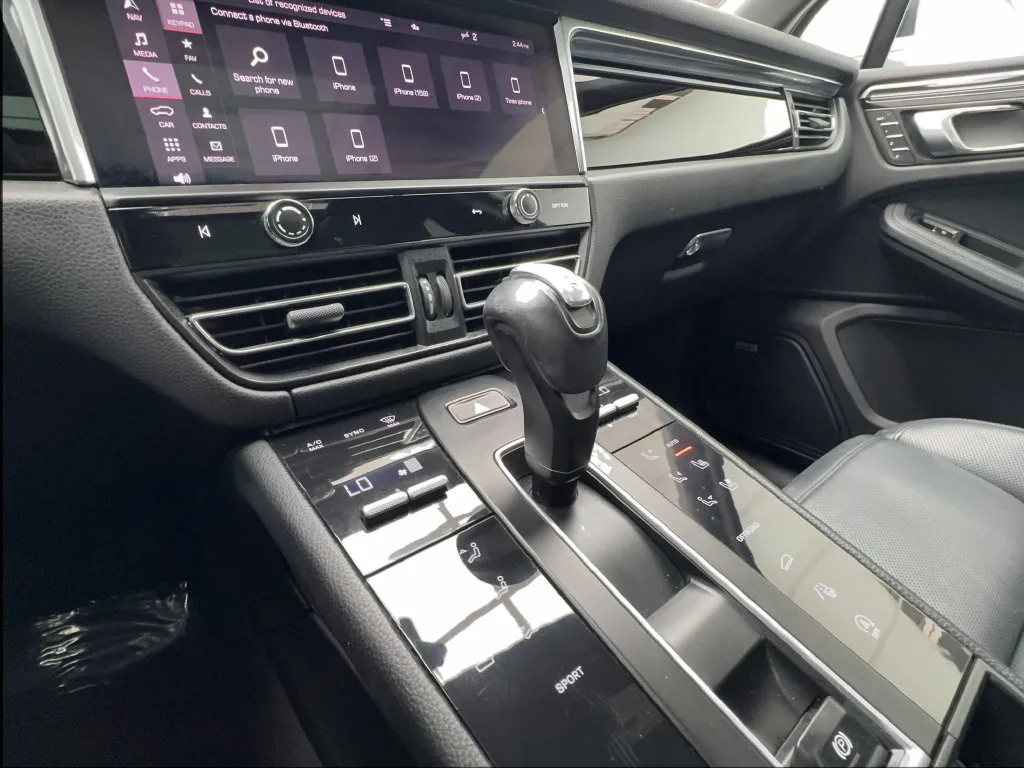 Porsche Macan photo 48
