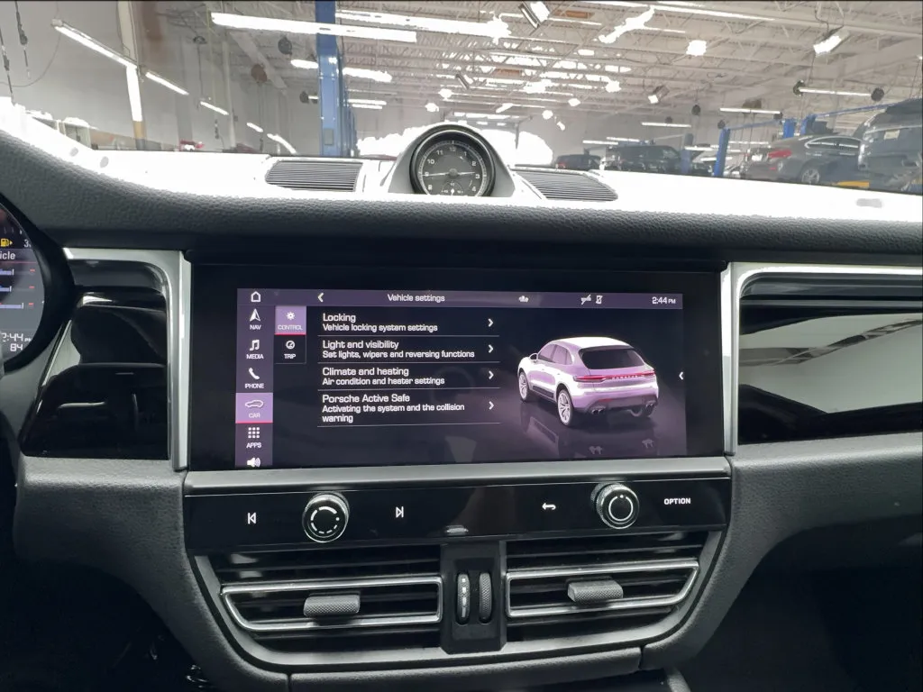 Porsche Macan photo 52