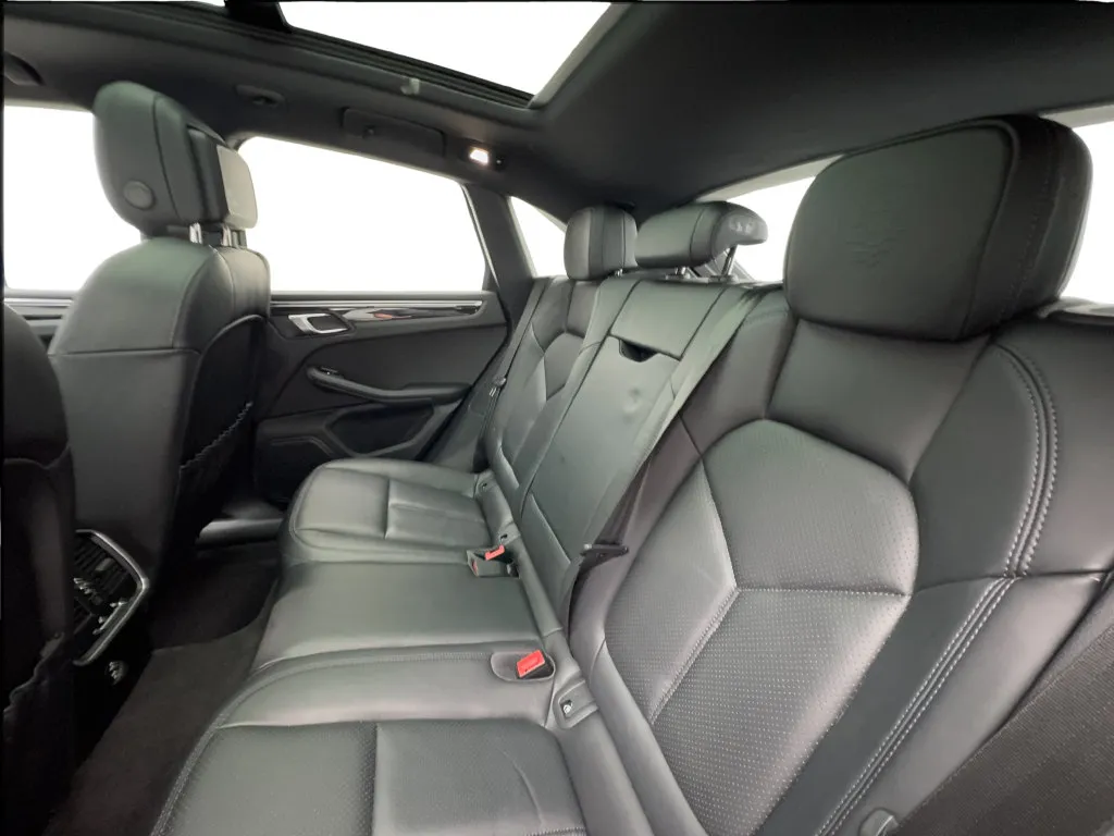 Porsche Macan photo 27