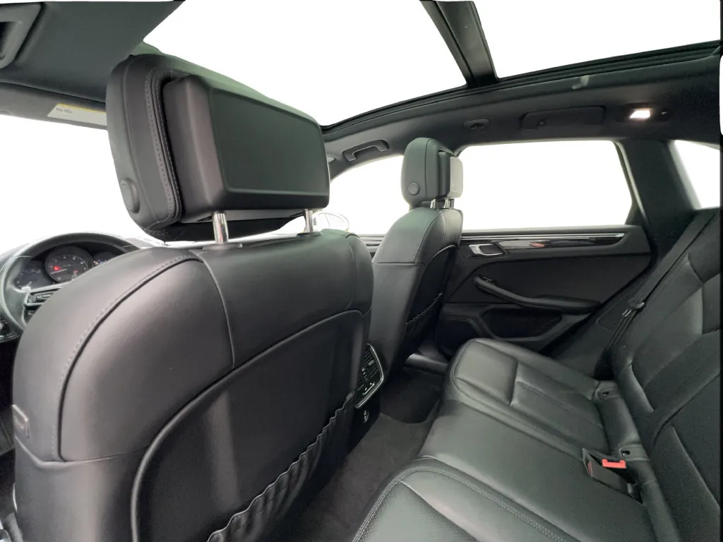Porsche Macan photo 26