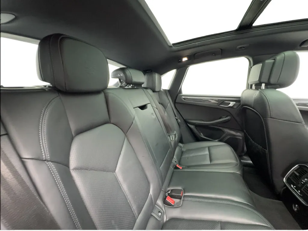 Porsche Macan photo 29