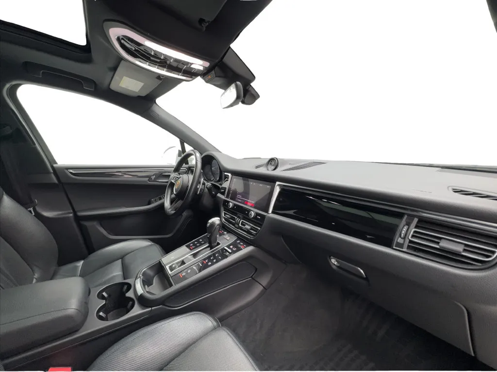 Porsche Macan photo 35