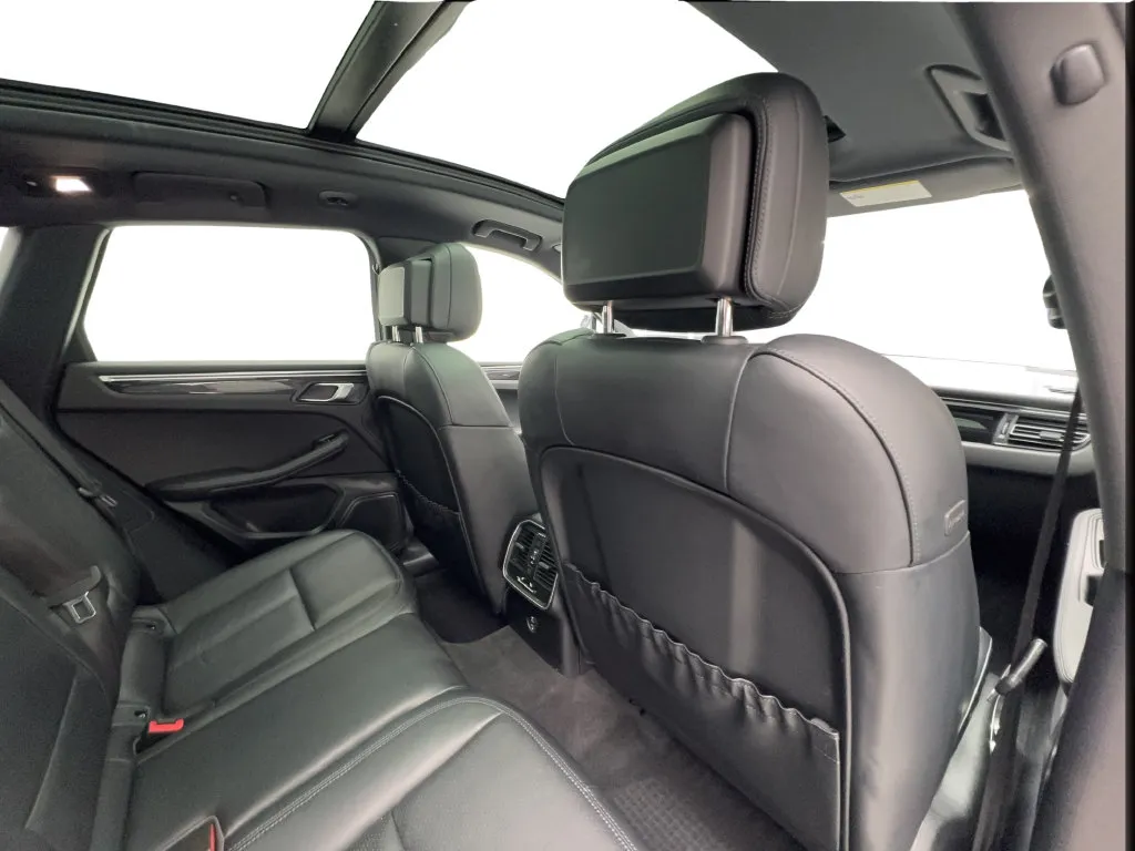 Porsche Macan photo 30