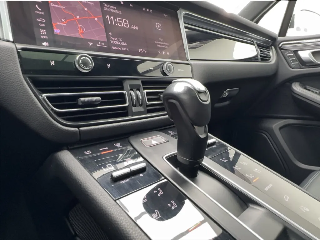 Porsche Macan photo 47