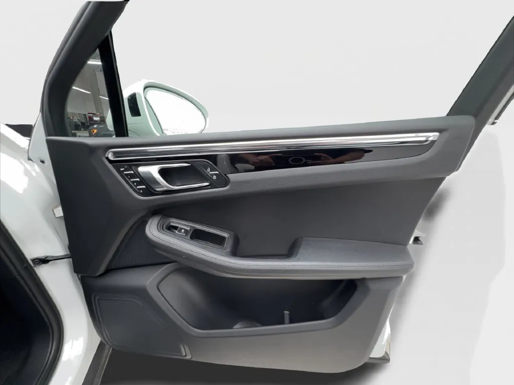 Porsche Macan photo 36