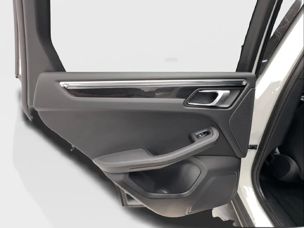 Porsche Macan photo 28