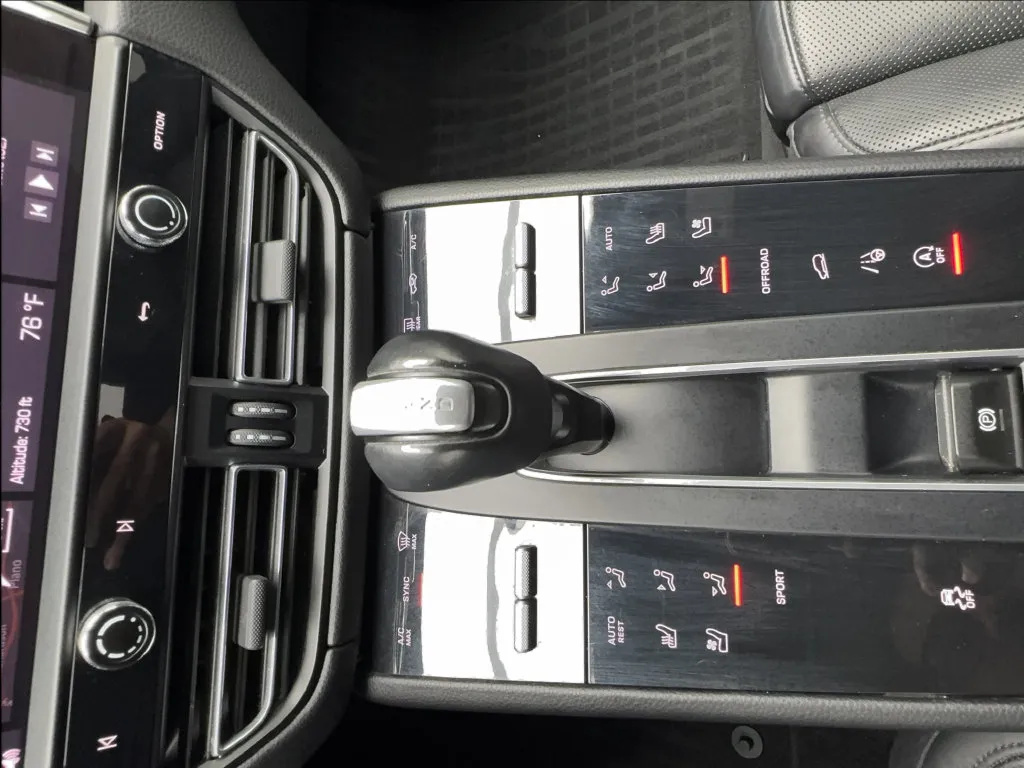 Porsche Macan photo 48