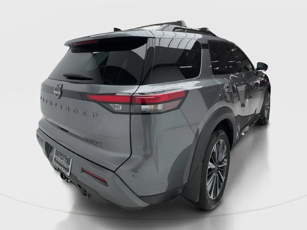 Nissan Pathfinder photo 8