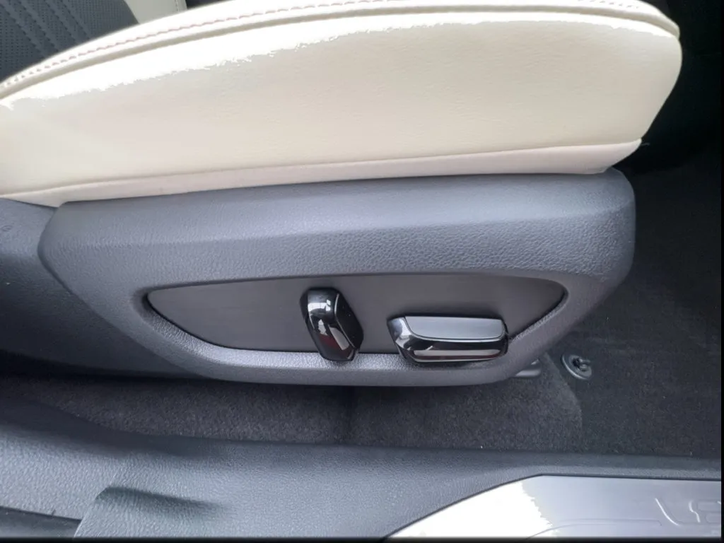 Lexus NX photo 33