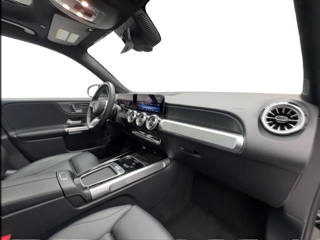 Mercedes-Benz GLB photo 32
