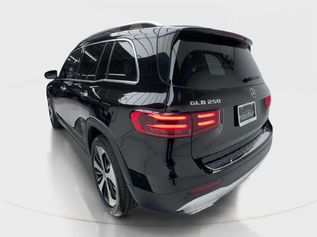 Mercedes-Benz GLB photo 11