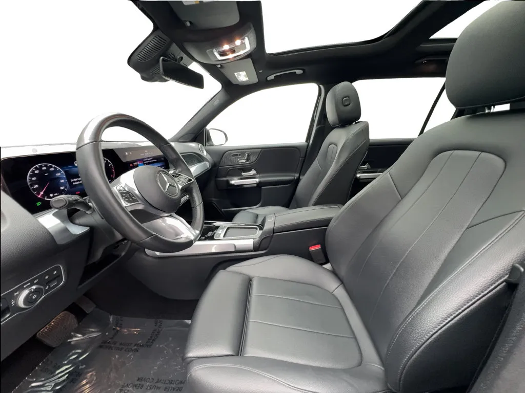 Mercedes-Benz GLB photo 22