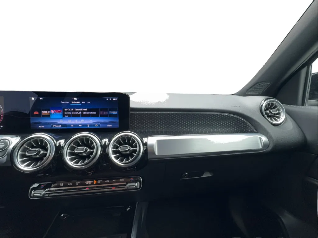 Mercedes-Benz GLB photo 45