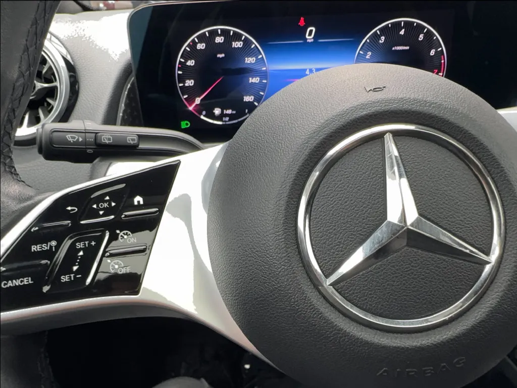 Mercedes-Benz GLB photo 41