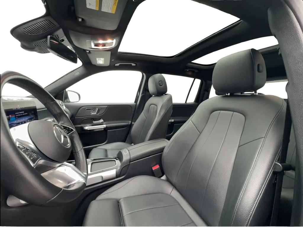 Mercedes-Benz GLB photo 21