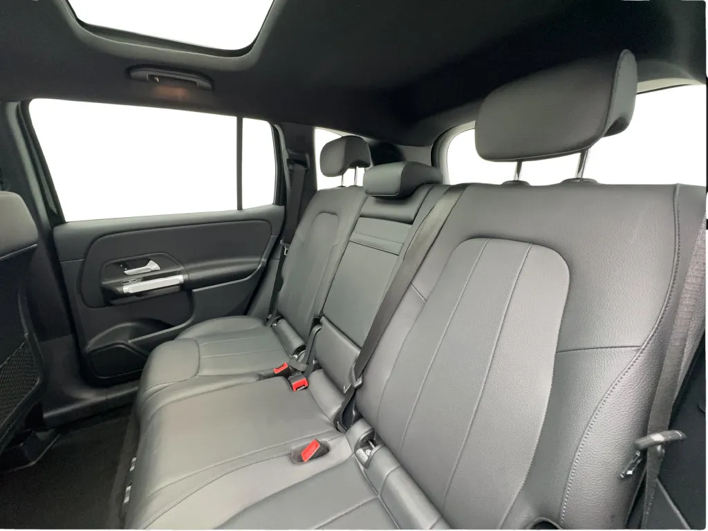 Mercedes-Benz GLB photo 26
