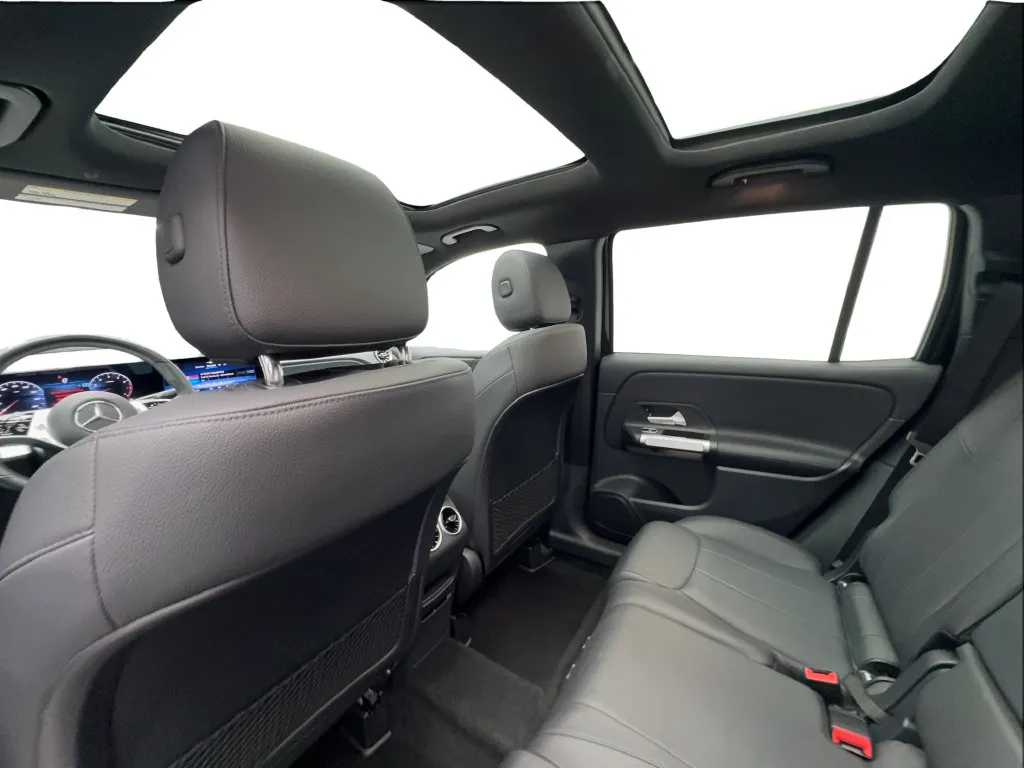 Mercedes-Benz GLB photo 25