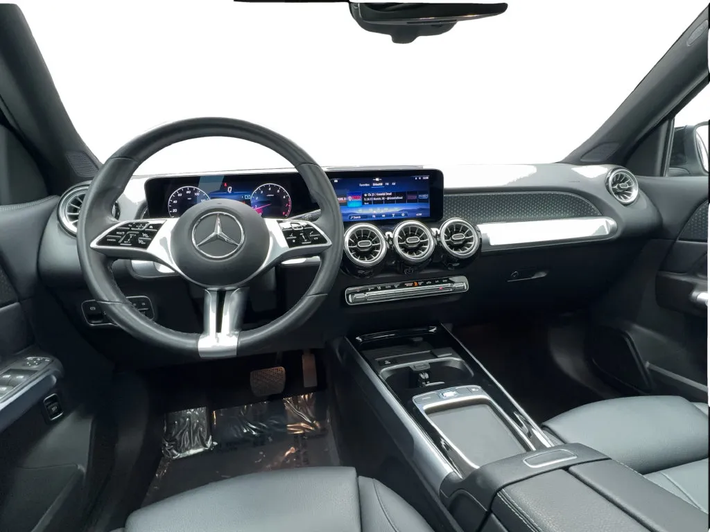 Mercedes-Benz GLB photo 34