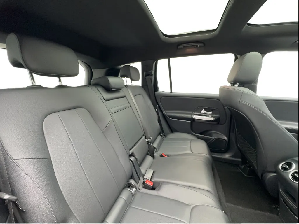 Mercedes-Benz GLB photo 28