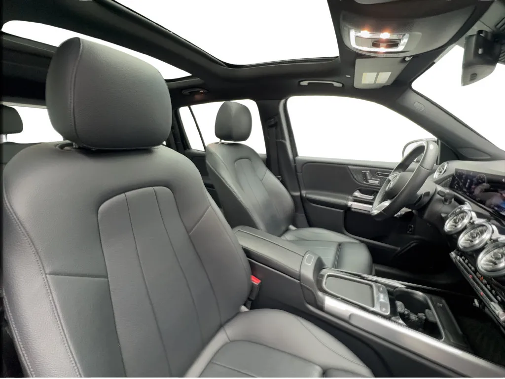 Mercedes-Benz GLB photo 30