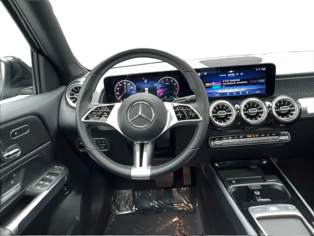 Mercedes-Benz GLB photo 35