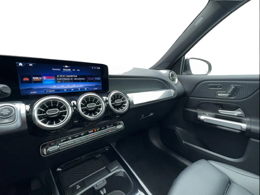 Mercedes-Benz GLB photo 42