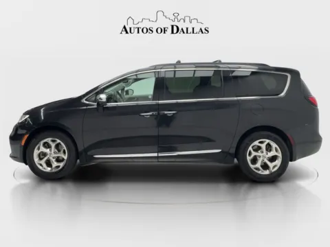More photos of 2022 Chrysler Pacifica Limited at Autos of Dallas - Plano, TX