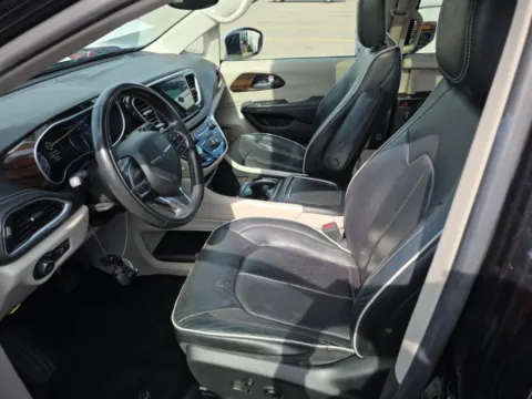 More photos of 2022 Chrysler Pacifica Limited at Autos of Dallas - Plano, TX