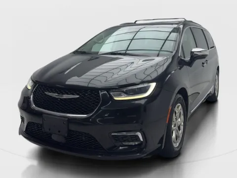 More photos of 2022 Chrysler Pacifica Limited at Autos of Dallas - Plano, TX